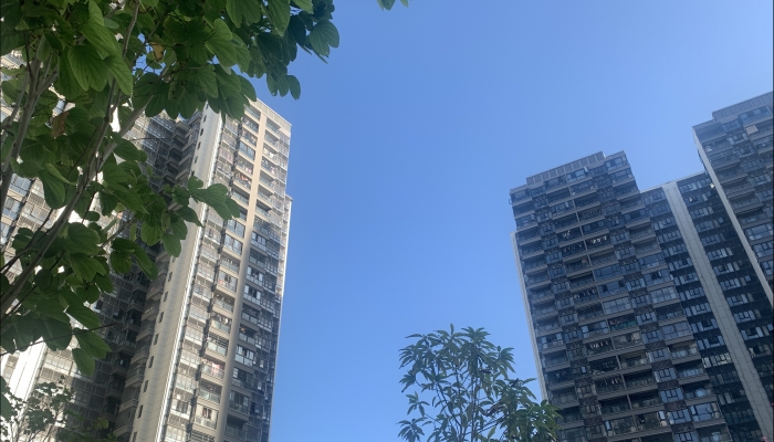 深圳一小区被曝建坟墓 工人称是翻新土地庙